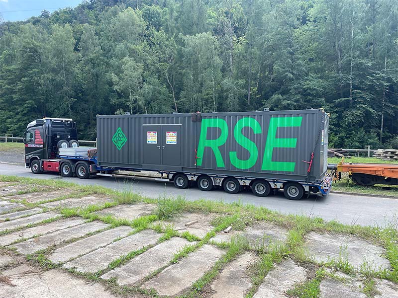 A containerized cogeneration power unit on its way to the installation site (photograph: RSE s.r.o.)