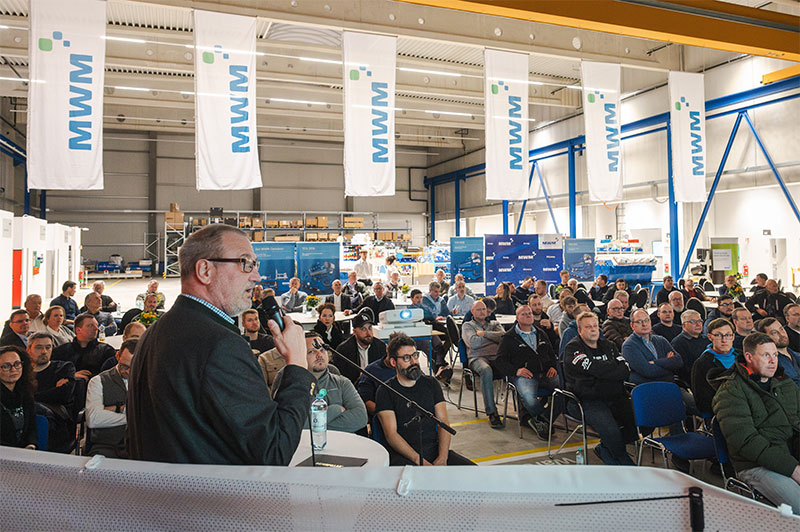 At the opening ceremony, long-time manager Torsten Werda talked about the extraordinary history of the Berlin Service Center, which he had successfully headed for 25 years. (Photograph: © Kolja Raschke)